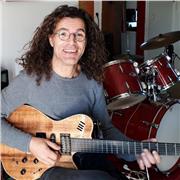 Professeur de guitare, basse, initiation à la batterie